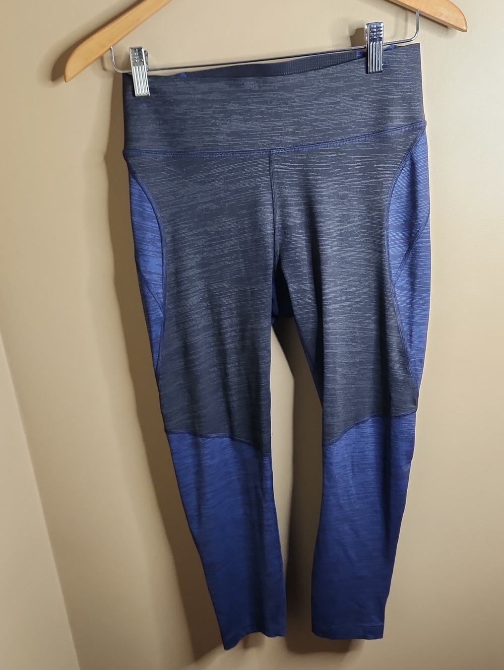 Outdoor Voices Baltic/Night Tech Sweat 7/8 Leggings. Size M.